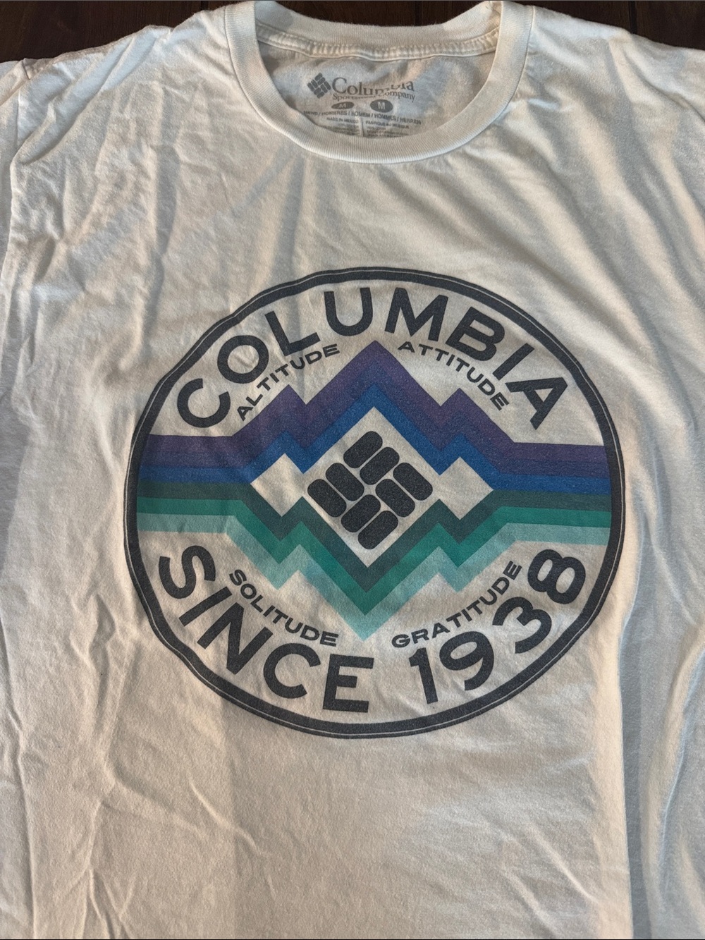 Columbia White with Mountain Graphic 1938 T-shirt Men’s Medium